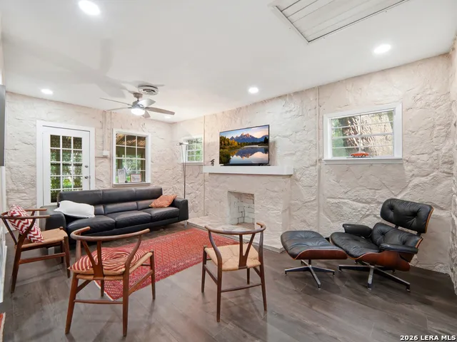 19214 Grey Forest Helotes, TX 78023
