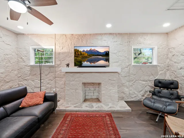 19214 Grey Forest Helotes, TX 78023