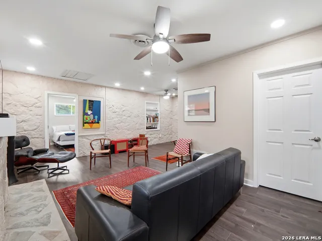 19214 Grey Forest Helotes, TX 78023