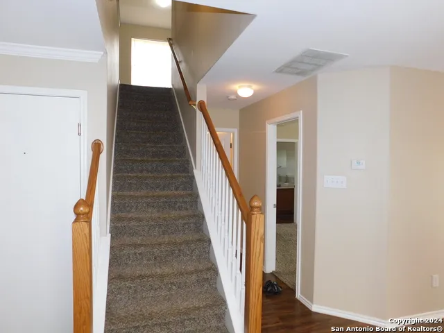 9013 Barkwood Universal City, TX 78148