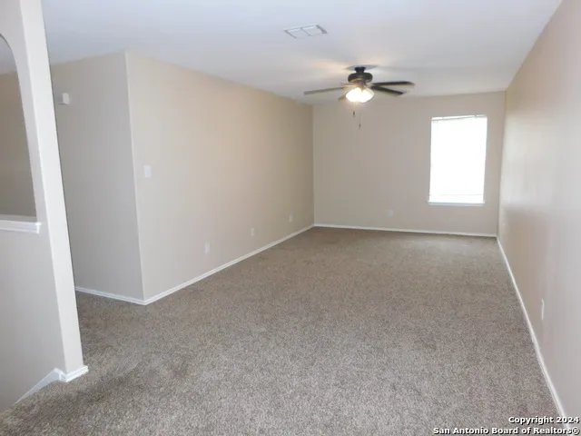 9013 Barkwood Universal City, TX 78148