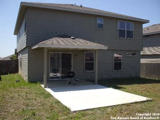 9013 Barkwood Universal City, TX 78148