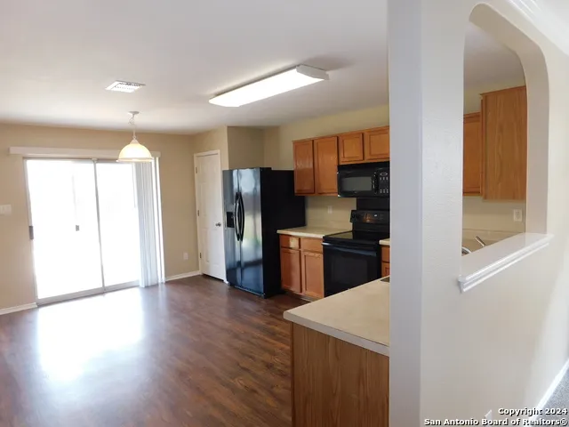 9013 Barkwood Universal City, TX 78148