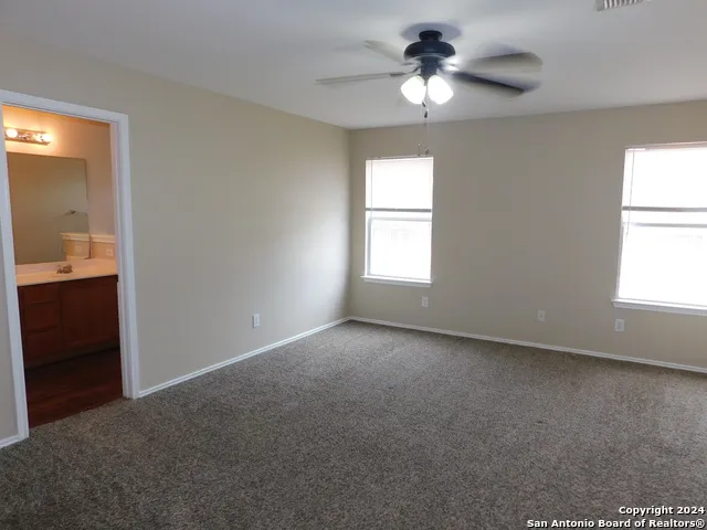 9013 Barkwood Universal City, TX 78148