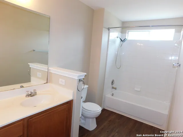 9013 Barkwood Universal City, TX 78148