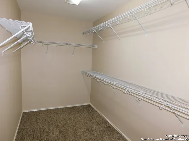9013 Barkwood Universal City, TX 78148