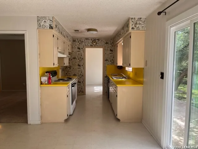311 CINDY DR Canyon Lake, TX 78133