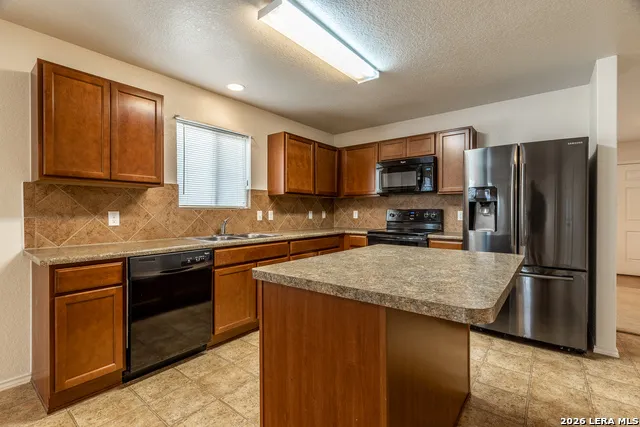 8966 Oakwood Park San Antonio, TX 78254