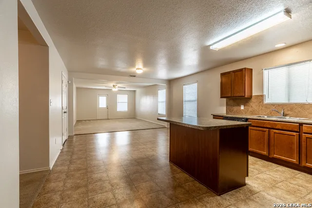 8966 Oakwood Park San Antonio, TX 78254