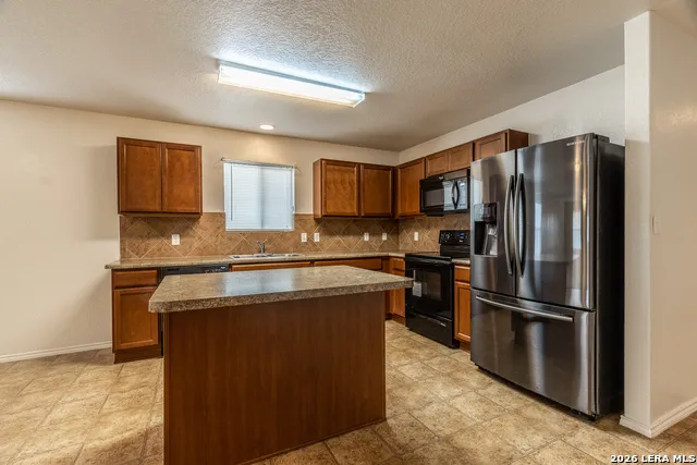 8966 Oakwood Park San Antonio, TX 78254