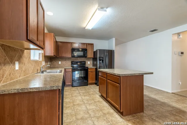 8966 Oakwood Park San Antonio, TX 78254