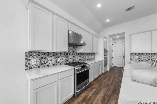 3115 STOKESAY PARK Bulverde, TX 78163