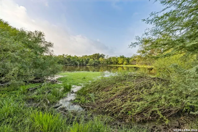 9611 WILKE RD Kingsbury, TX 78638