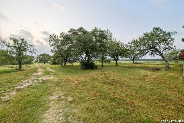 9611 WILKE RD Kingsbury, TX 78638