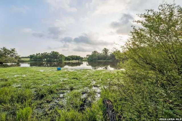 9611 WILKE RD Kingsbury, TX 78638