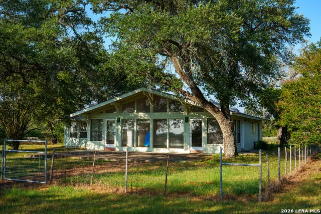 9611 WILKE RD Kingsbury, TX 78638