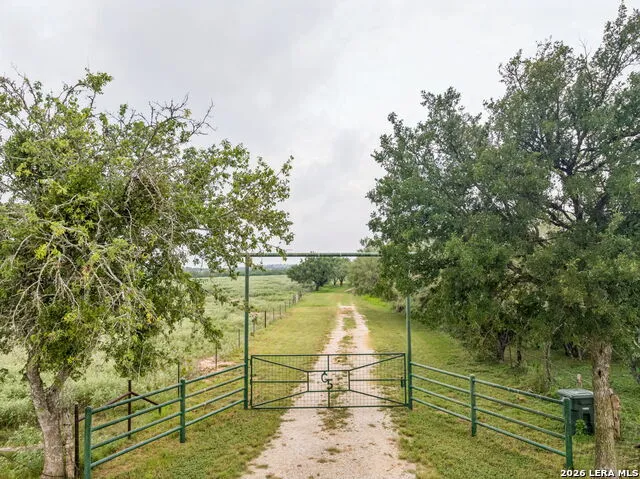 9611 WILKE RD Kingsbury, TX 78638