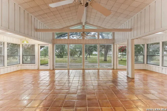 9611 WILKE RD Kingsbury, TX 78638