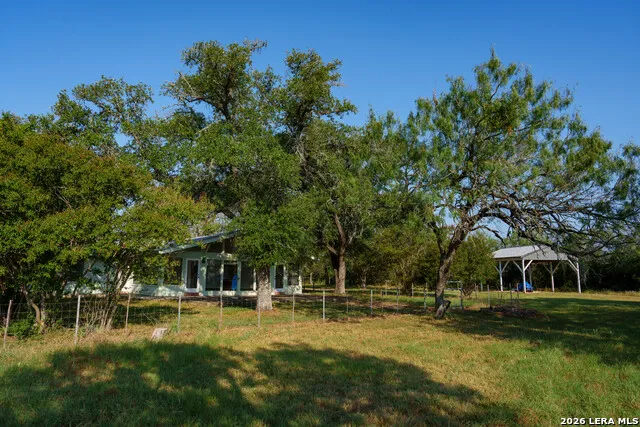 9611 WILKE RD Kingsbury, TX 78638