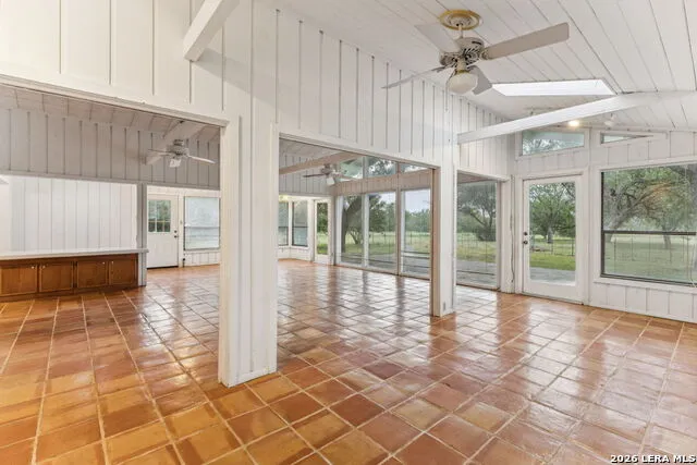 9611 WILKE RD Kingsbury, TX 78638