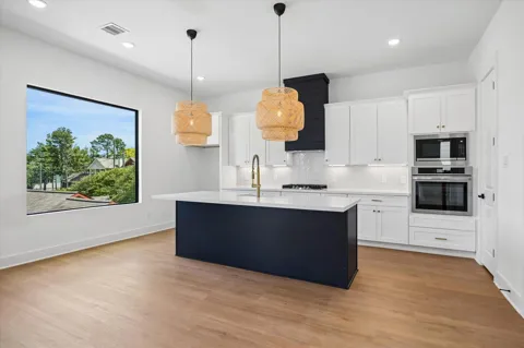 1323 W 22nd Street