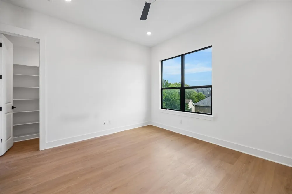 1323 W 22nd Street Houston, TX 77008