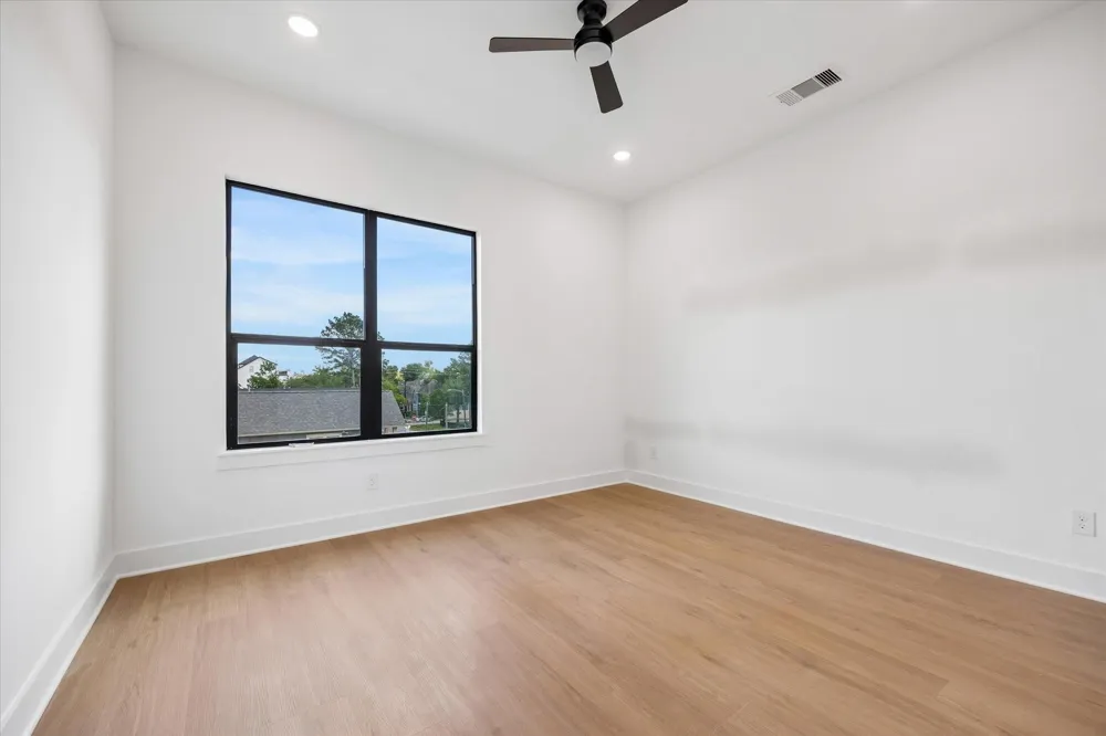 1323 W 22nd Street Houston, TX 77008