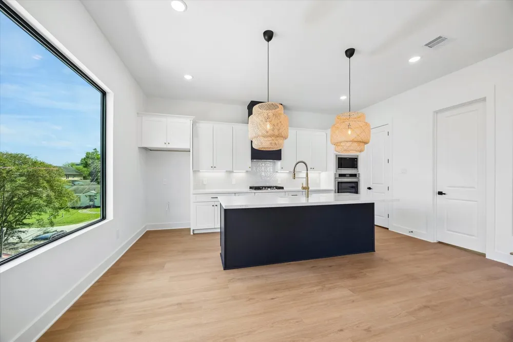 1323 W 22nd Street Houston, TX 77008