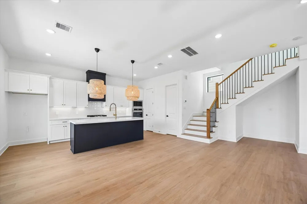 1323 W 22nd Street Houston, TX 77008
