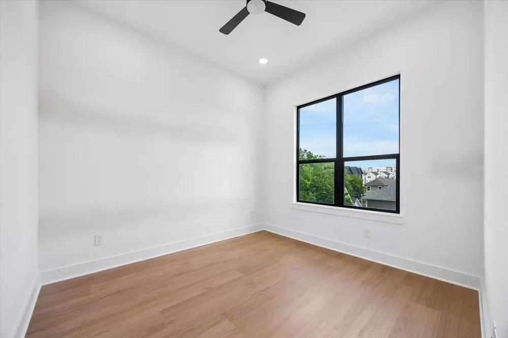 1325 W 22nd Street Houston, TX 77008