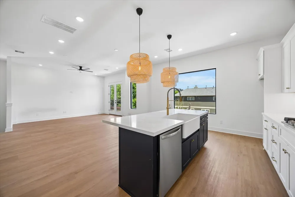 1325 W 22nd Street Houston, TX 77008