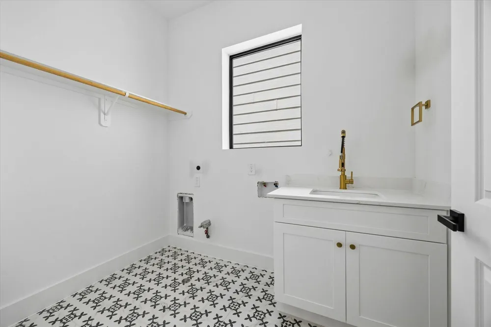 1327 W 22nd Street Houston, TX 77008