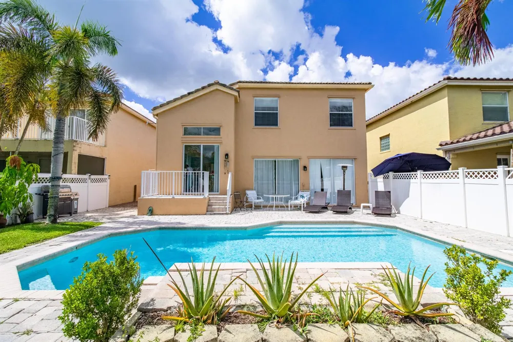 1534 Running Oak Lane Royal Palm Beach, FL 33411