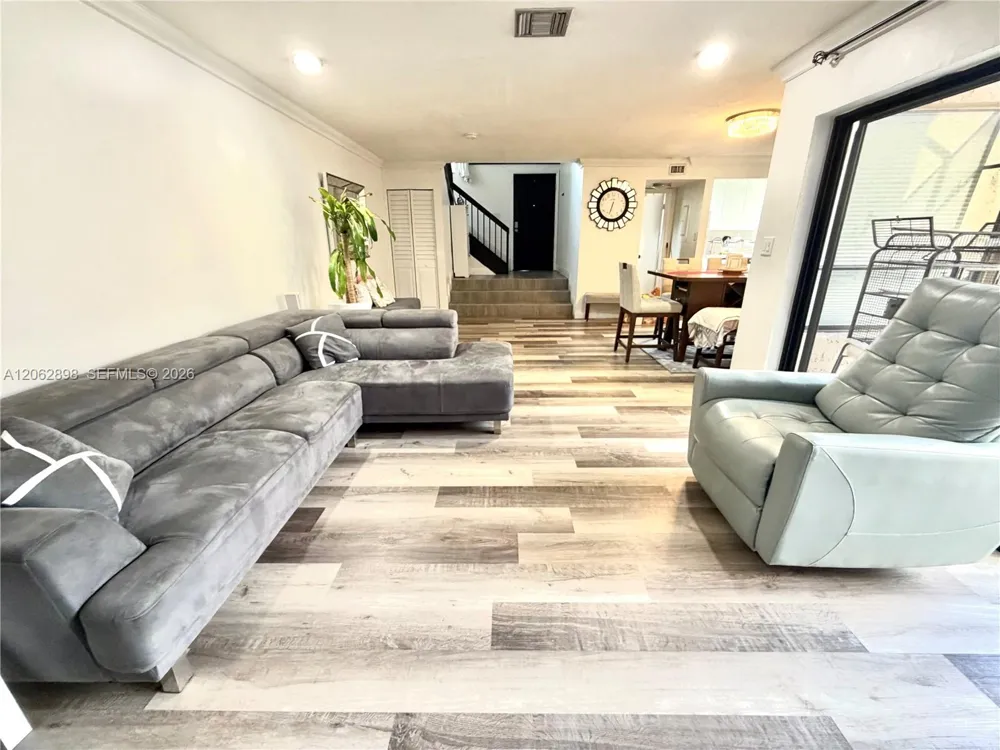 2041 Bayberry Dr Pembroke Pines, FL 33024