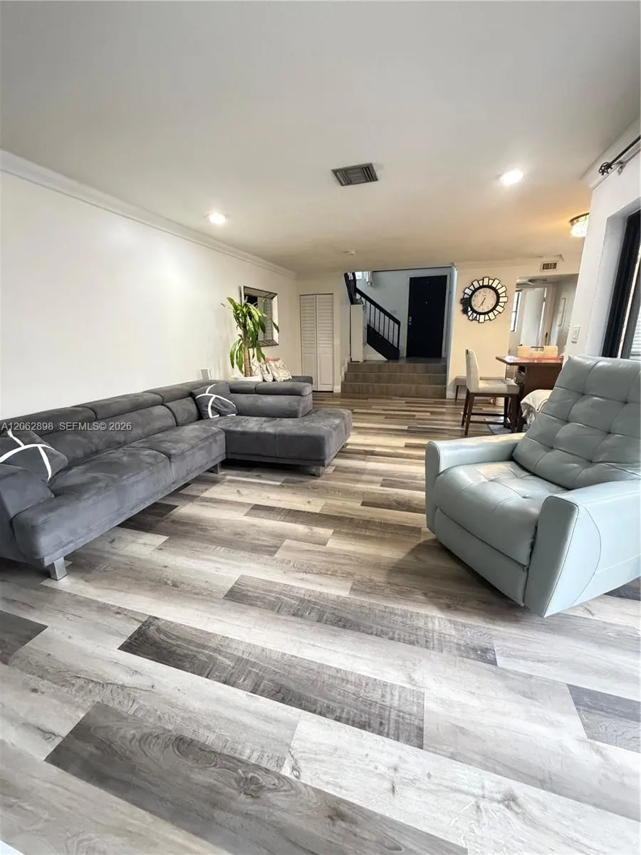 2041 Bayberry Dr Pembroke Pines, FL 33024