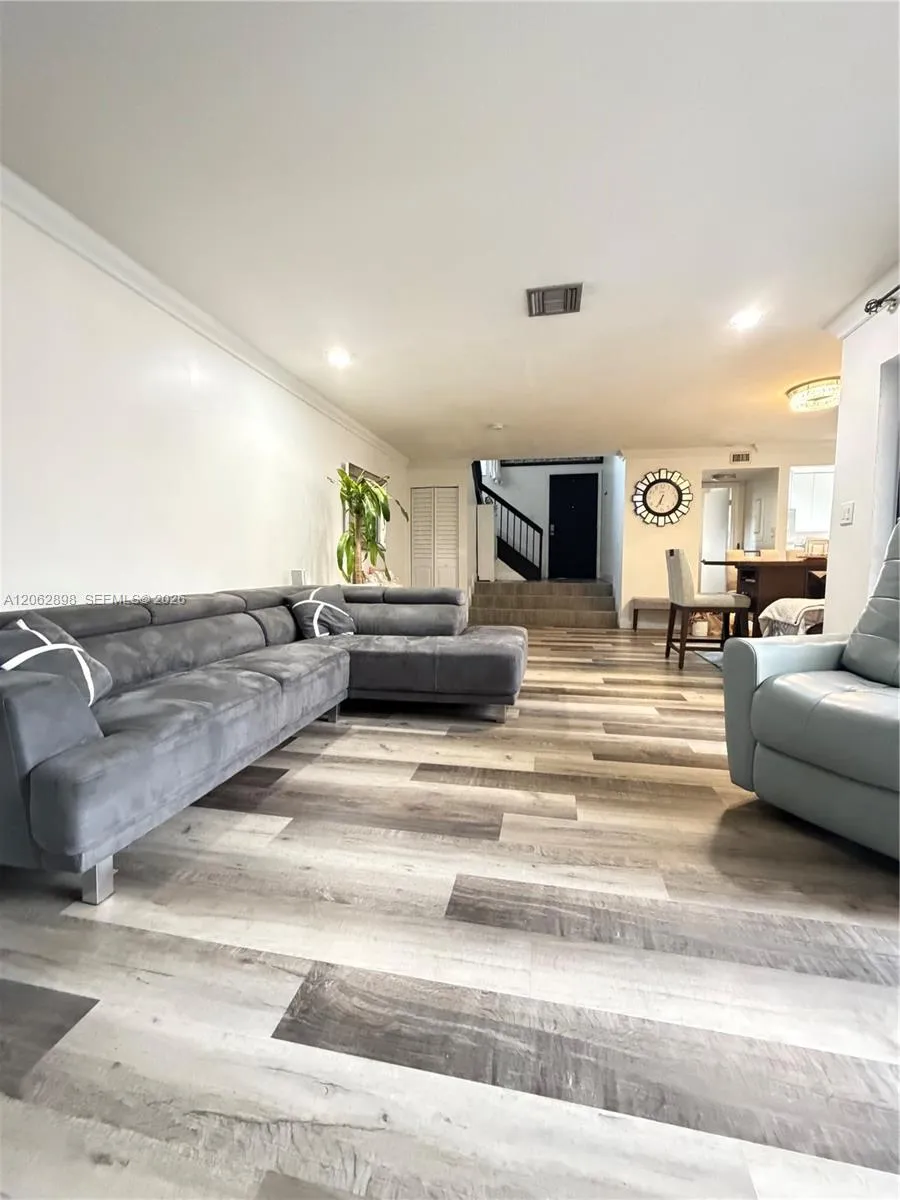 2041 Bayberry Dr Pembroke Pines, FL 33024