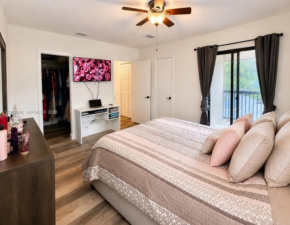 2041 Bayberry Dr Pembroke Pines, FL 33024