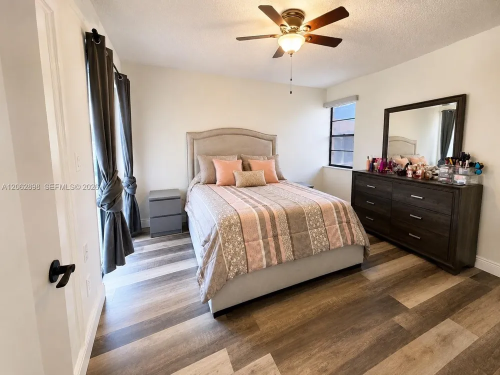 2041 Bayberry Dr Pembroke Pines, FL 33024