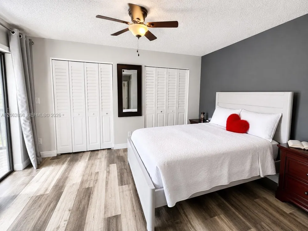 2041 Bayberry Dr Pembroke Pines, FL 33024