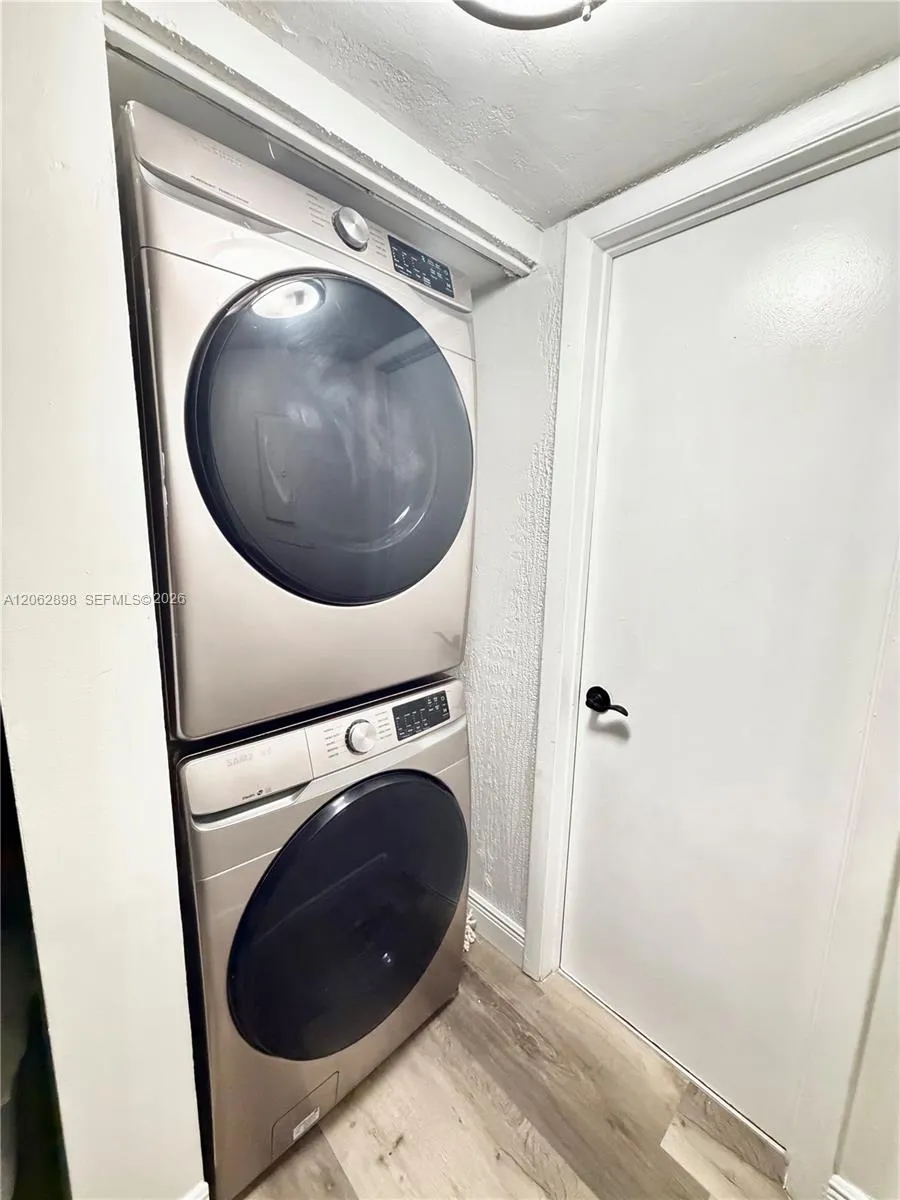 2041 Bayberry Dr Pembroke Pines, FL 33024