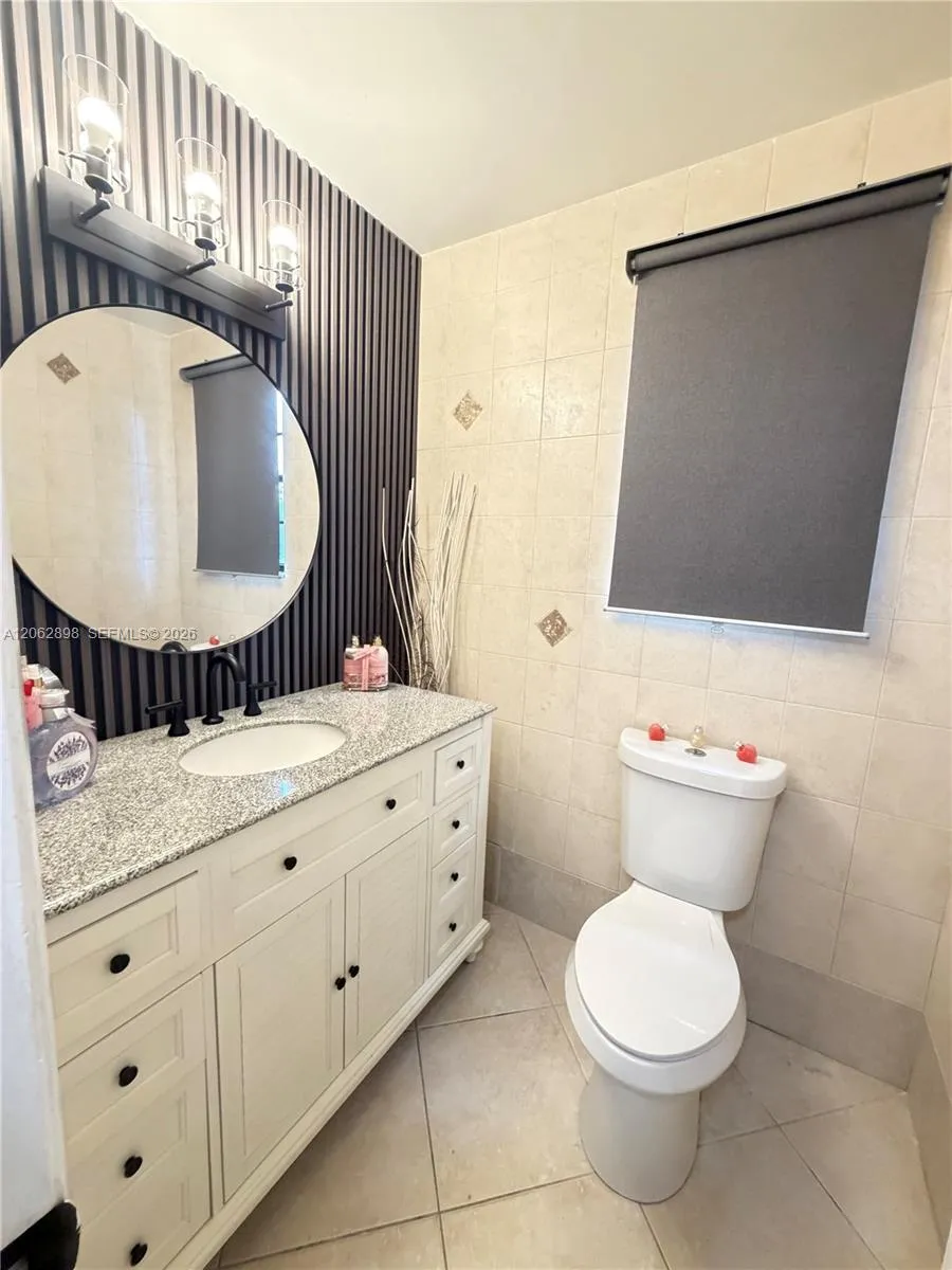 2041 Bayberry Dr Pembroke Pines, FL 33024