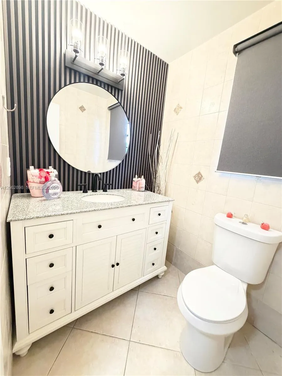 2041 Bayberry Dr Pembroke Pines, FL 33024
