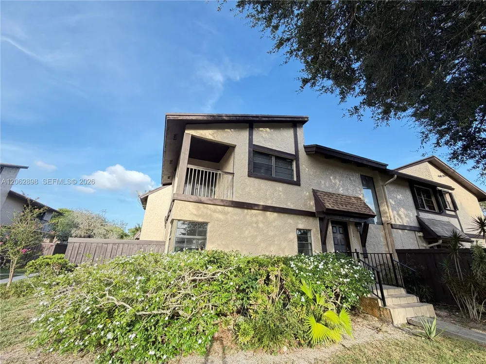 2041 Bayberry Dr Pembroke Pines, FL 33024