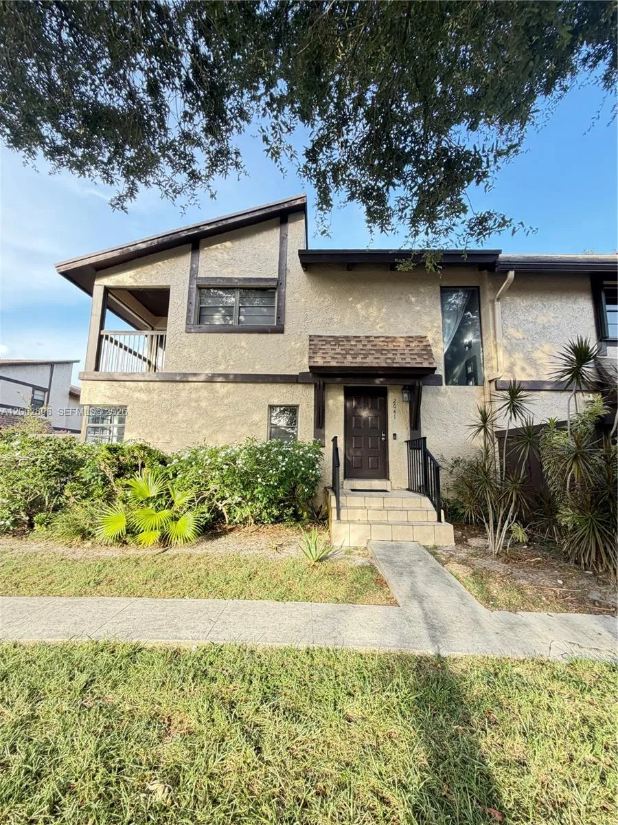 2041 Bayberry Dr Pembroke Pines, FL 33024