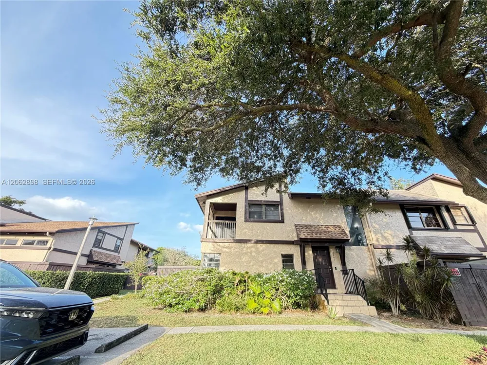 2041 Bayberry Dr Pembroke Pines, FL 33024