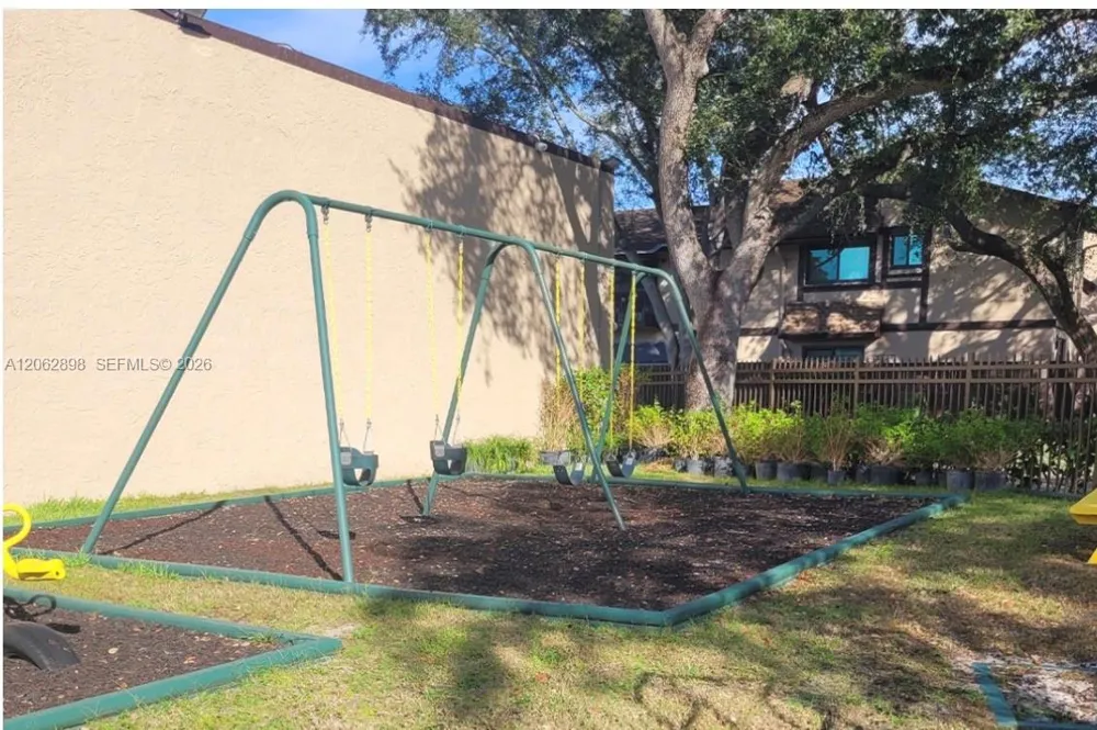 2041 Bayberry Dr Pembroke Pines, FL 33024
