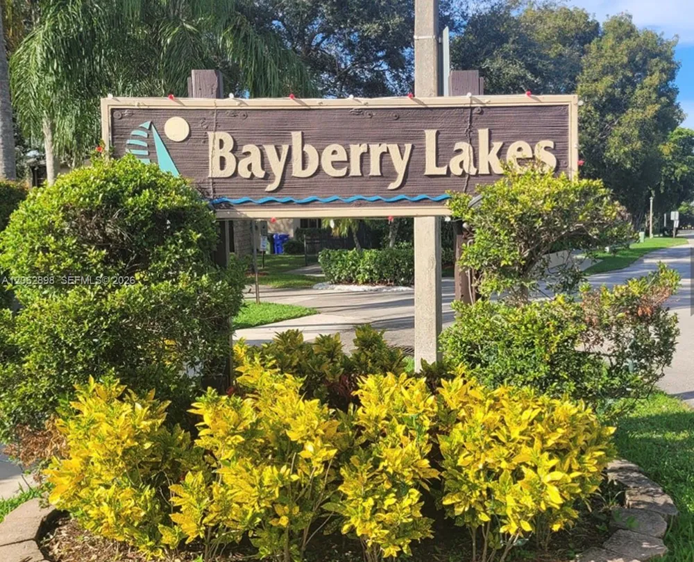 2041 Bayberry Dr Pembroke Pines, FL 33024