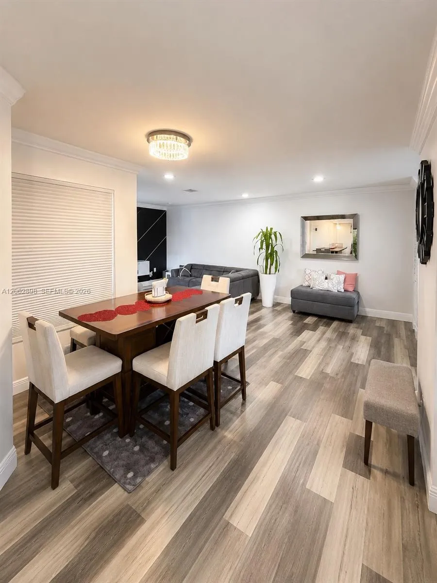 2041 Bayberry Dr Pembroke Pines, FL 33024