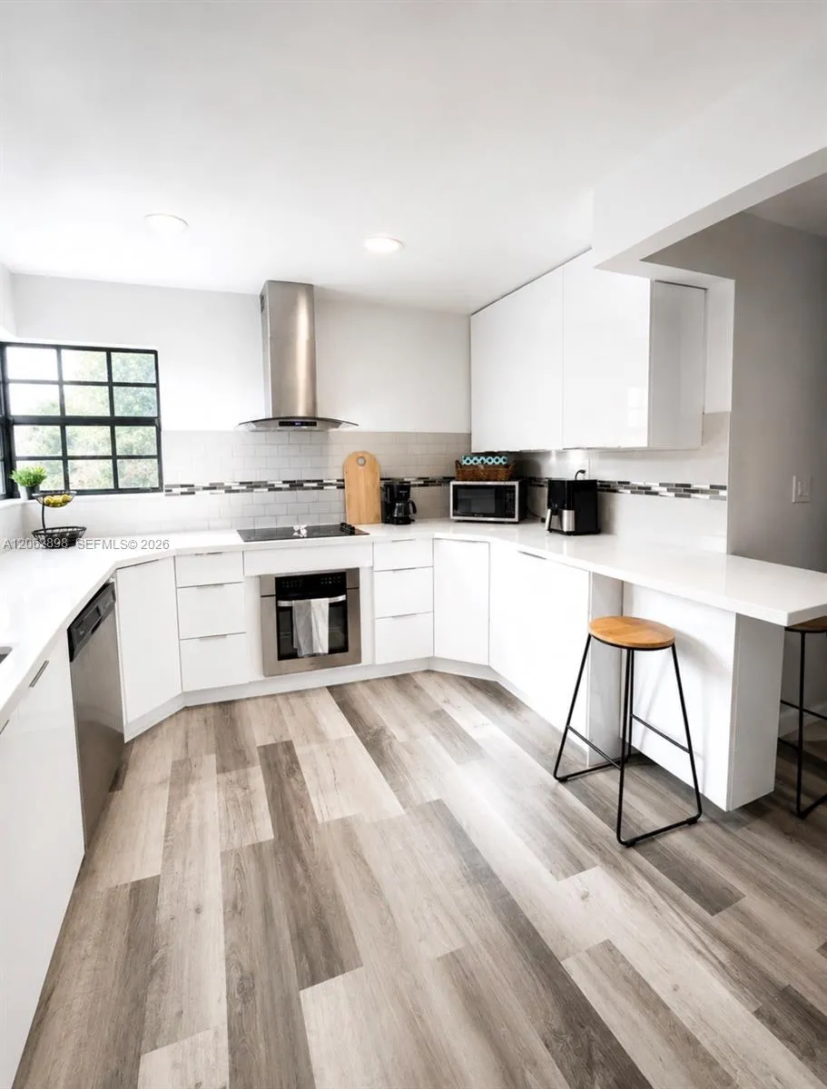 2041 Bayberry Dr Pembroke Pines, FL 33024