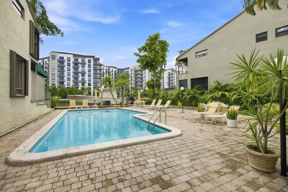 980 NW N River Drive #30 Miami, FL 33136